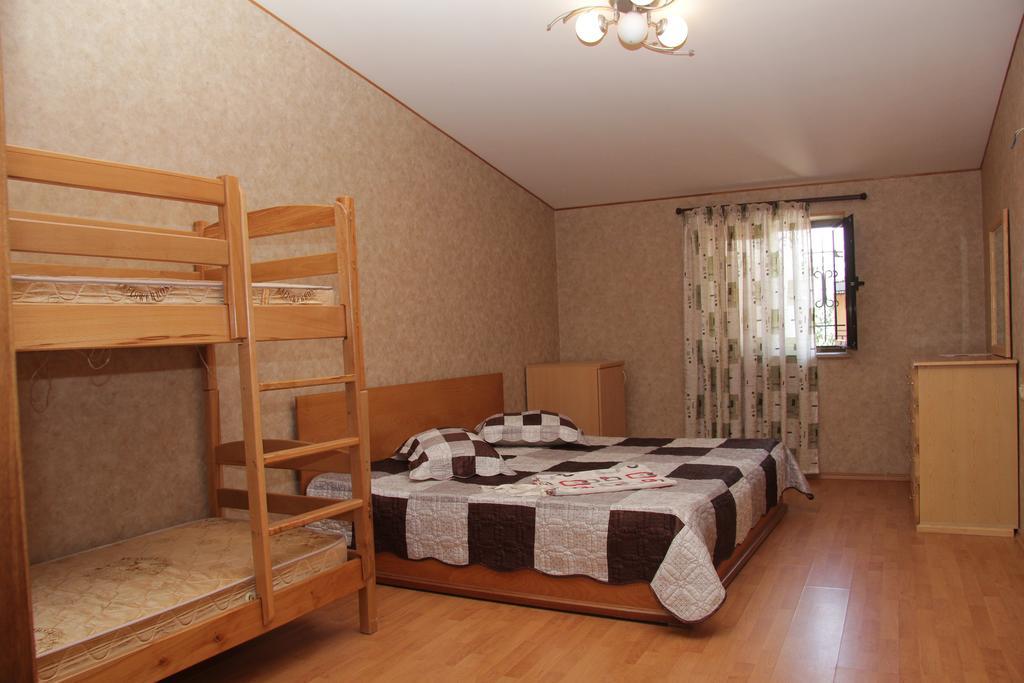 Rafael Hostel Jerevan Eksteriør bilde