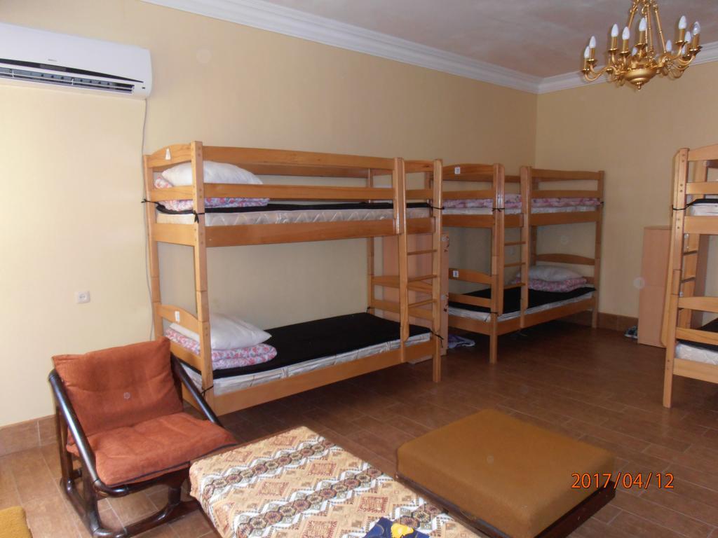 Rafael Hostel Jerevan Eksteriør bilde